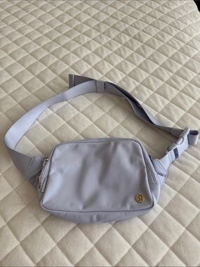 lululemon soft Lavender 2L large Belt Bag like new